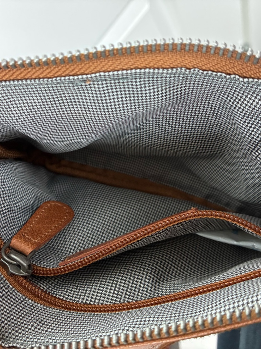 NWT Women’s Brown Leather-Trim Zip Pouch Belt Bag Travel - Picture 7 of 9